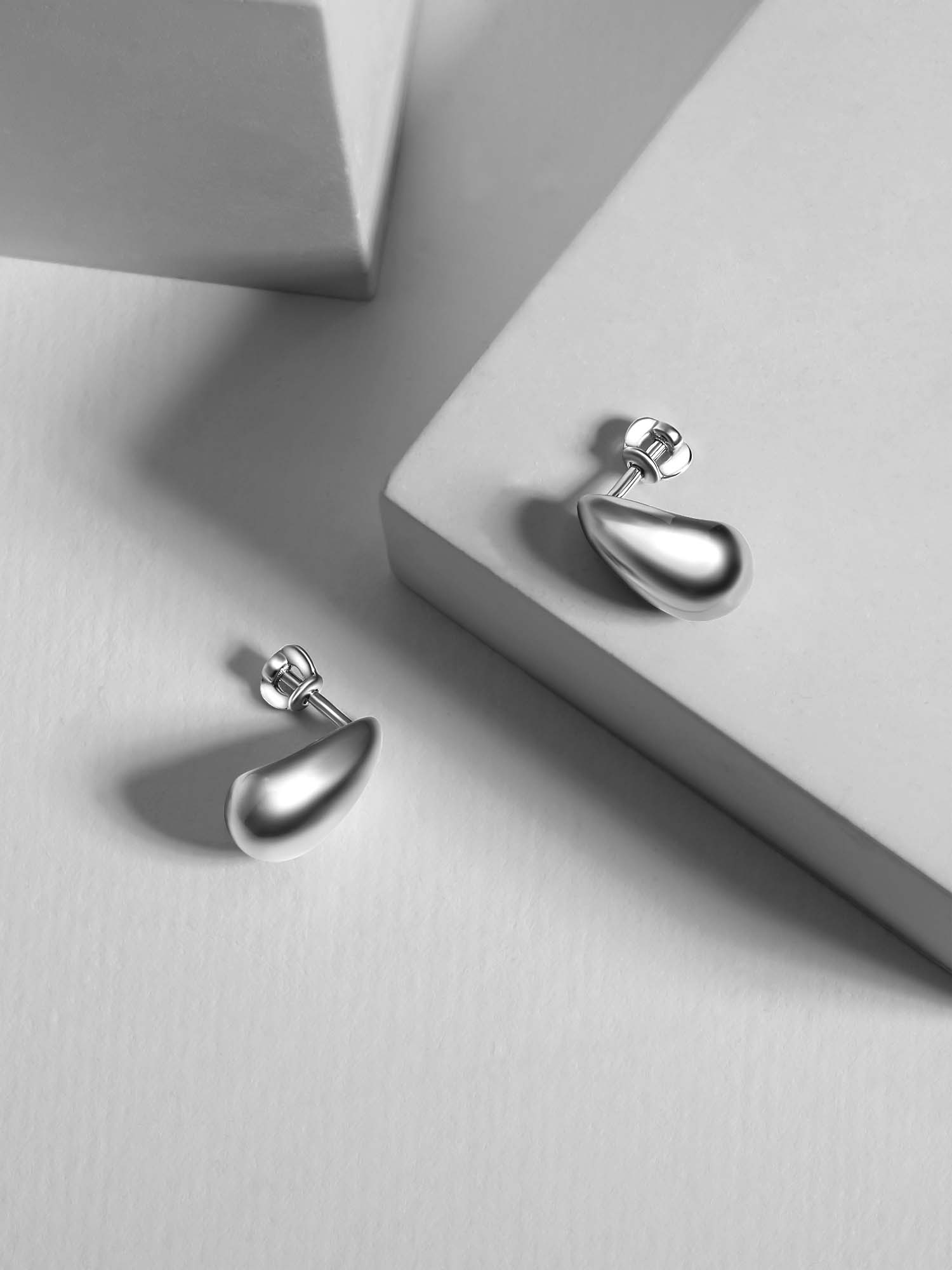 Серьги-пусеты из серебра родированные - Капли