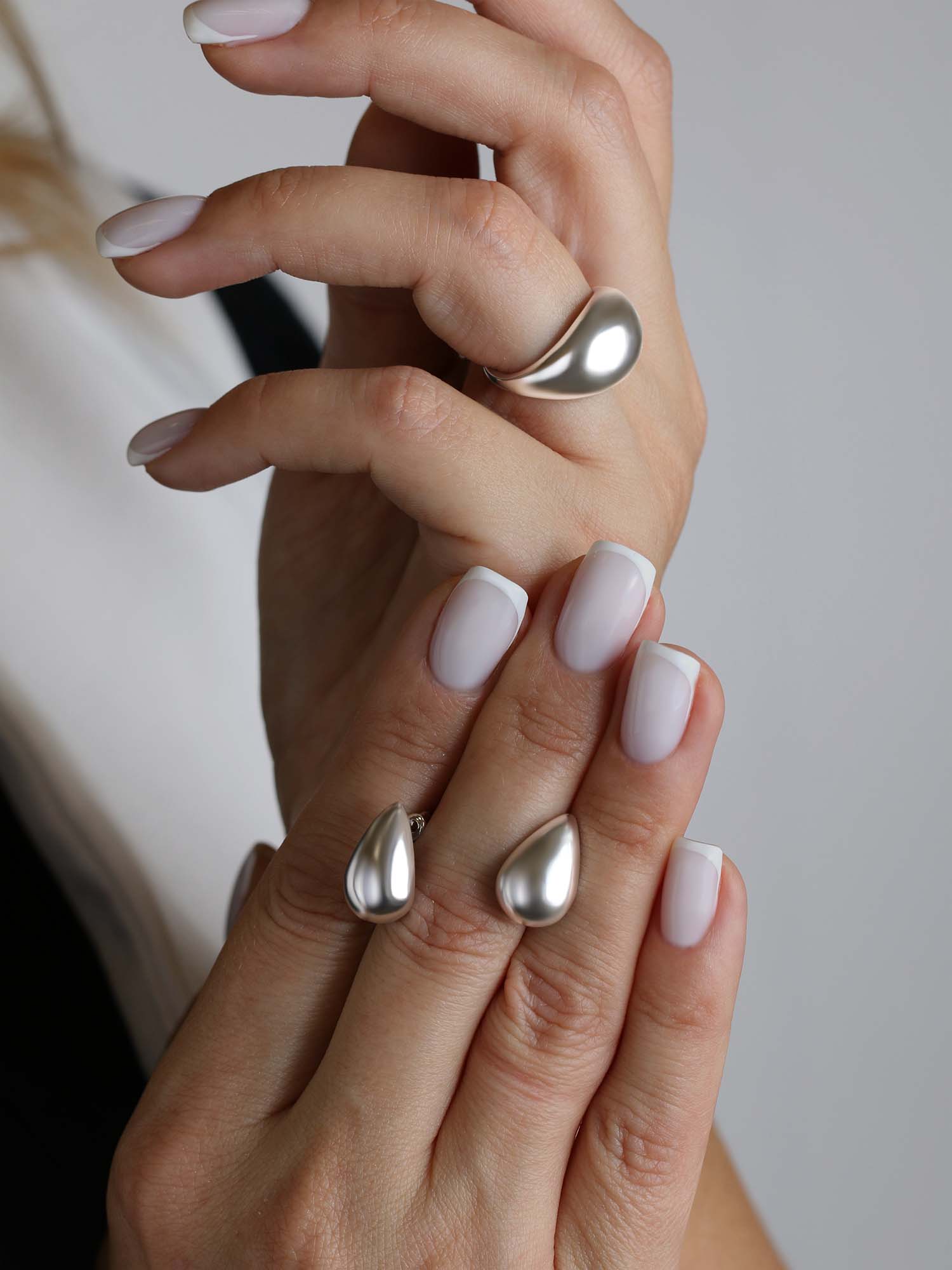 Серьги-пусеты из серебра родированные - Капли