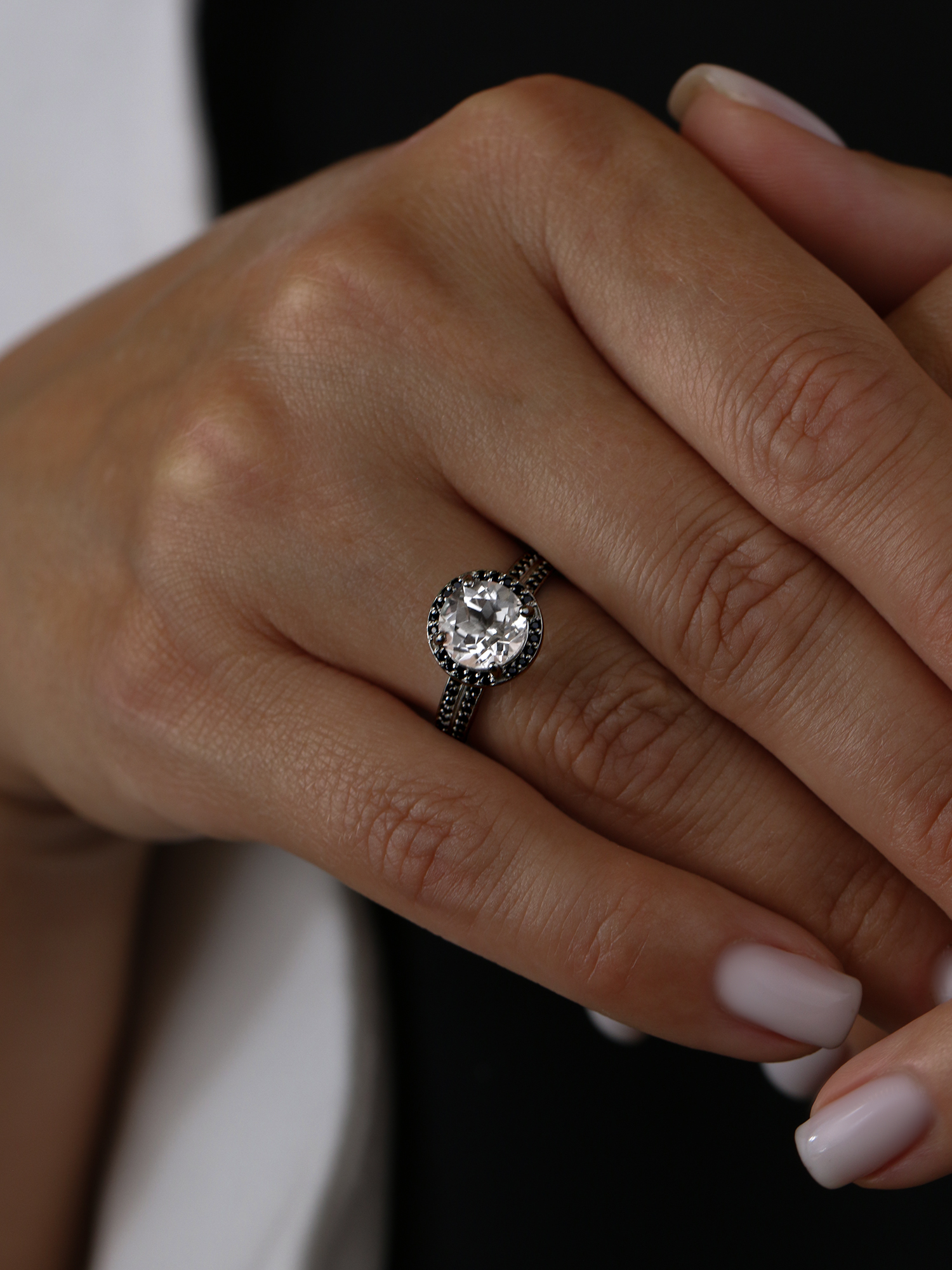 Кольцо из серебра с горным хрусталем, чёрной шпинелью и чёрным родированием