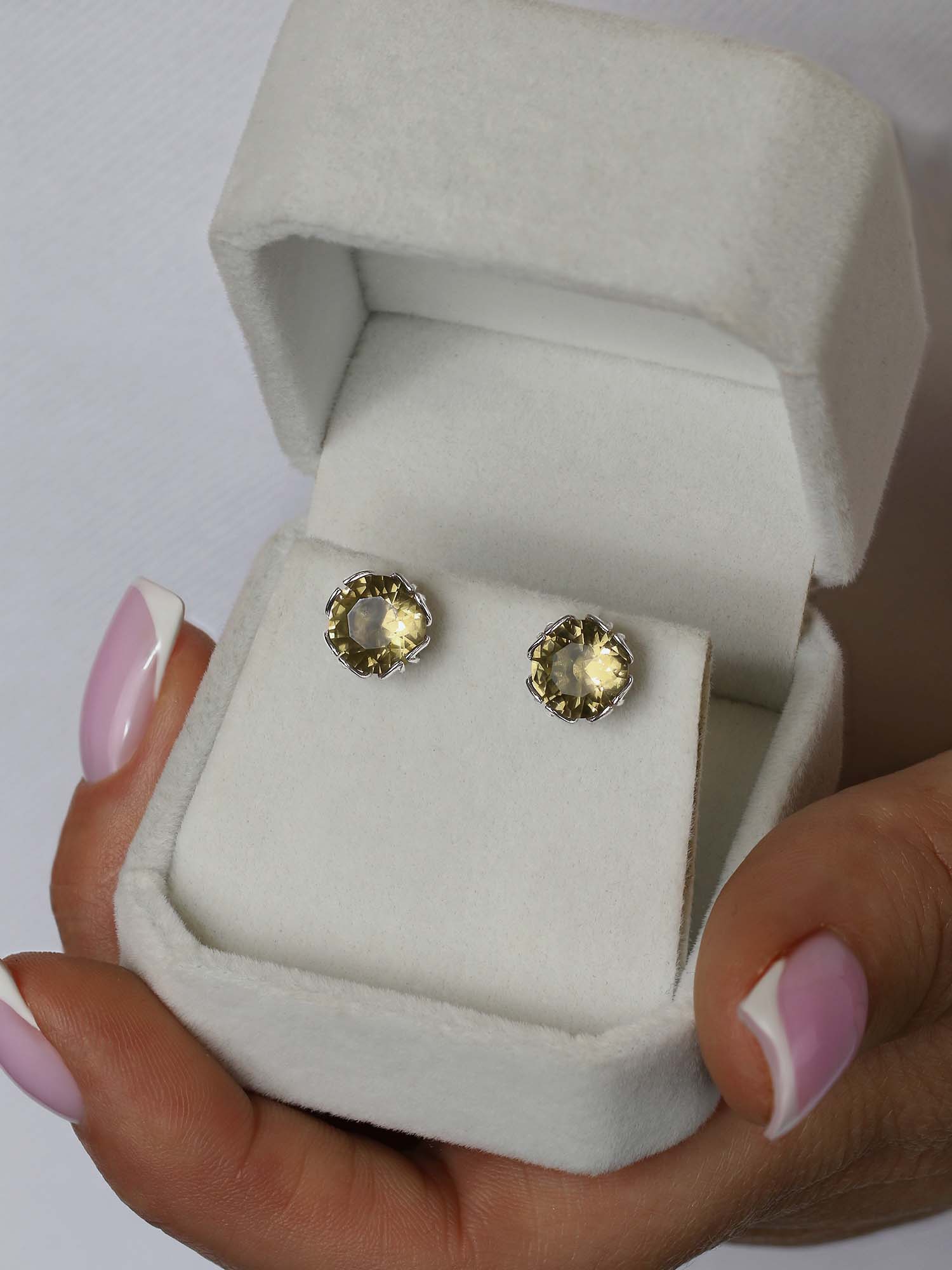 Серьги-пусеты из серебра с султанитом родированные